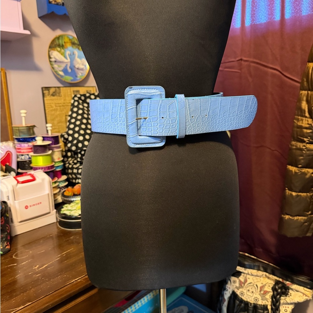 Croco Embossed Wide Belt Vinyl Blue New
